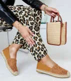 brazowe-espadryle-z-haftem-kalba