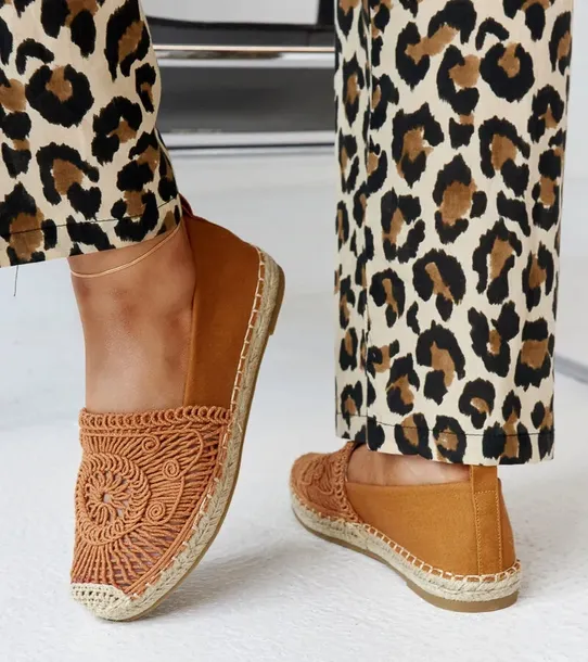brazowe-espadryle-z-haftem-kalba-kolor-brazowy