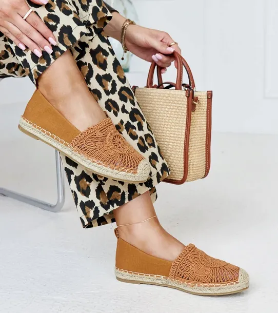 brazowe-espadryle-z-haftem-kalba-marka-gemre