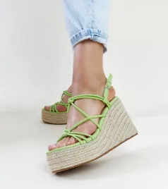 zielone-sandalki-na-koturnie-mara