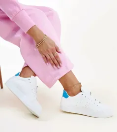 bialo-niebieskie-sneakersy-akila