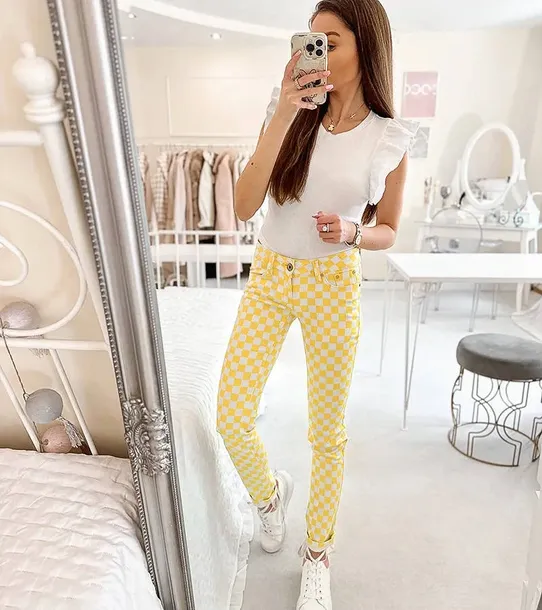 zolte-spodnie-materialowe-w-krate-bler-fason-rurki