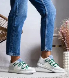 szare-sneakersy-trampki-z-zielonymi-sznurowkami-arcobaleno