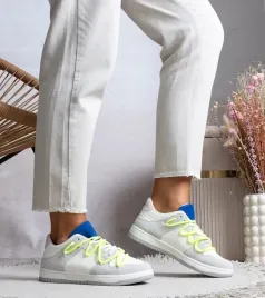 szare-sneakersy-trampki-z-neonowymi-sznurowkami-arcobaleno