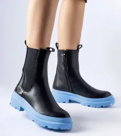 czarne-buty-na-niebieskiej-podeszwie-georgette