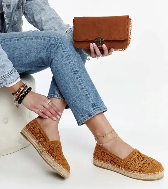 brazowe-koronkowe-espadryle-na-platformie-samra-stan-nowy
