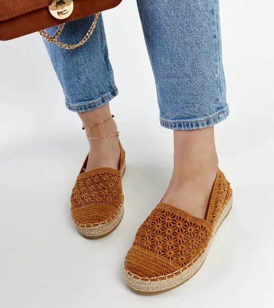 brazowe-koronkowe-espadryle-na-platformie-samra-marka-inna