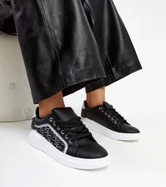 czarne-sneakersy-na-platformie-z-brokatem-fekete