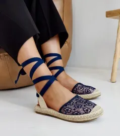 granatowe-koronkowe-espadryle-z-odkryta-pieta-teha