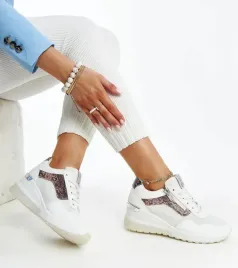 biale-sneakersy-damskie-na-koturnie-cross-jeans