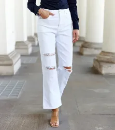 biale-jeansy-mom-fit-z-przetarciami-pugliesia