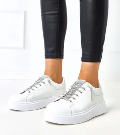 biale-sneakersy-z-efektownym-zdobieniem-asmait