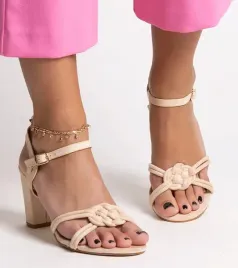 bezowe-sandalki-na-slupku-shama