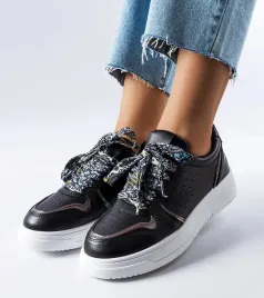 czarne-sneakersy-wiazane-wstazka-pryor
