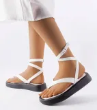 biale-sandaly-na-platformie-salt
