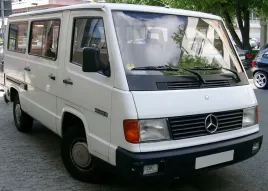 mercedes-mb100-zderzak-przedni-z-otworami-na-halogeny-1991-1996-austria