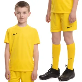 komplet-sportowy-dzieciecy-nike-koszulka-spodenki-getry-roz-s-104-110