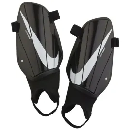 ochraniacze-pilkarskie-nike-chrg-grd-roz-xl