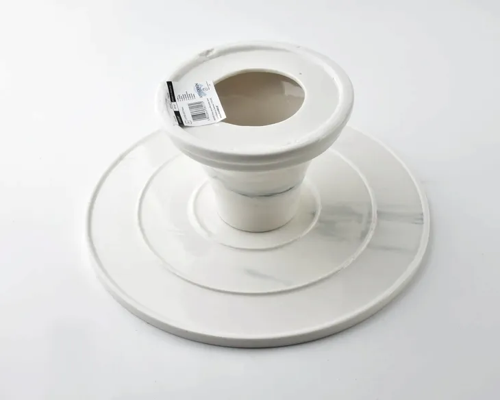 louise-grey-patera-25cmxh11cm-kolor-bialy