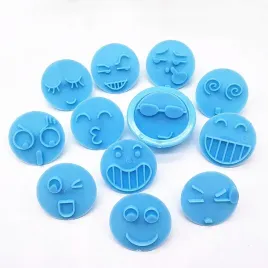 wykrawacze-foremki-do-ciastek-12-szt-buzki-buzka-smiley