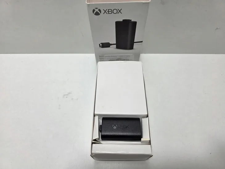 akumulator-microsoft-xbox-series-x-s-kabel-usb-c-producent-microsoft