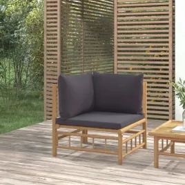 narozna-sofa-ogrodowa-z-ciemnoszarymi-poduszkami-bambusowa