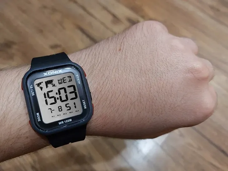 meski-zegarek-xonix-timer-budzik-wodoszczelny-plec-produkt-meski