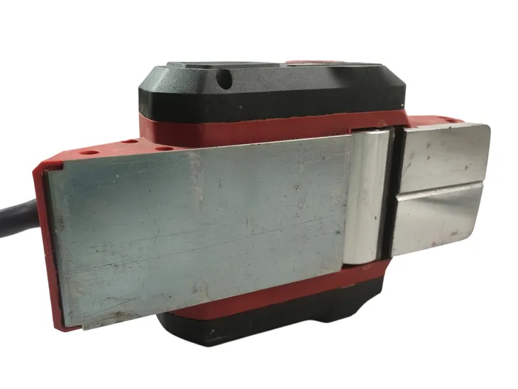 strug-elektryczny-performance-power-php650c-82mm-650w-glebokosc-strugania-2-mm