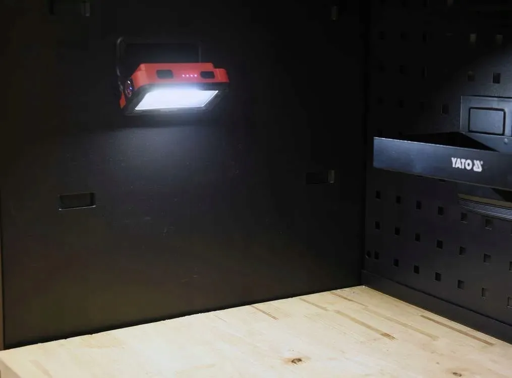 reflektor-led-przenosny-akumulator-magnes-4-tryby-stan-nowy