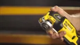 narzedzie-oscylacyjne-sieciowe-multi-tool-dewalt-maksymalna-predkosc-obrotowa-9000-rpm