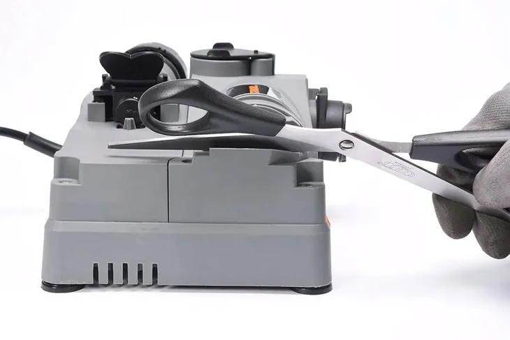 ostrzalka-do-wiertel-150w-3-13mm-waga-z-opakowaniem-2-25-kg