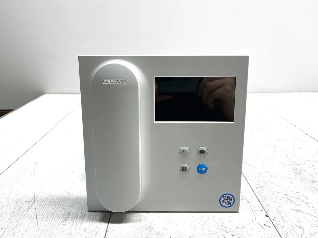 domofon-z-monitorem-fermax-veo-43