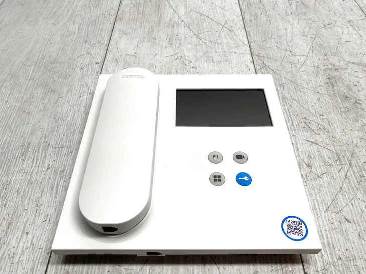 domofon-z-monitorem-fermax-veo-43-kolor-bialy
