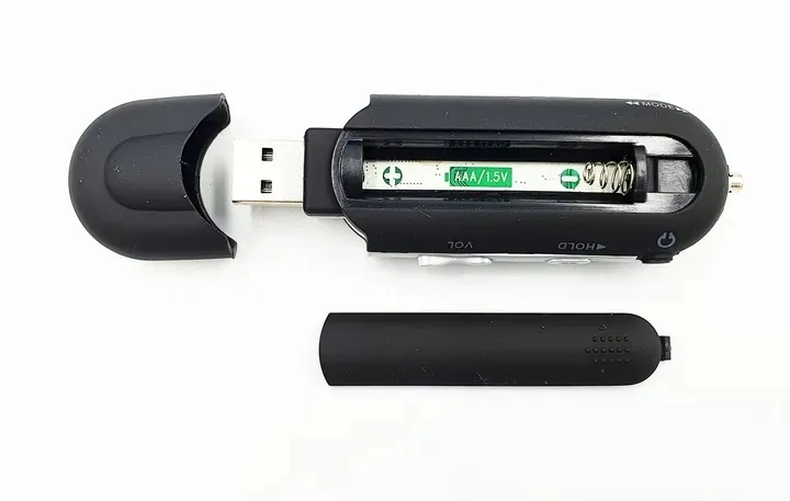 odtwarzacz-mp3-m04-8gb-pendrive-usb-czarny-autor-ravo