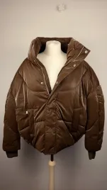 czekoladowa-blyszczaca-oversize-kurtka-zimowa-rozmiar-xs