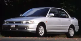 mitsubishi-lancer-v-maska-pokrywa-silnika-1992-1996-austria