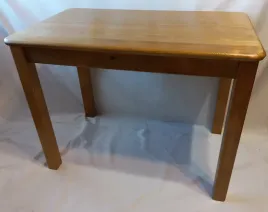 stol-80x60-stol-drewniany-sosnowy-kolor-dab-80x60cm