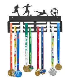 wieszak-metalowy-na-medale-40cm-czarny-pilkarze-pilka-nozna-kolki-zestaw