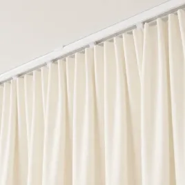 zaslona-welurowa-na-tasmie-140x230-kremowa-polzaciemniajaca-elegancka-salon