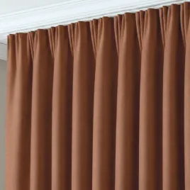 zaslona-welurowa-na-tasmie-140x250-cm-brazowa-polzaciemniajaca-do-salonu