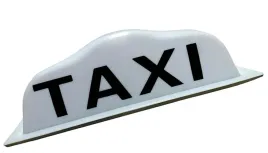lampa-taxi-biala-12v-szpakowka-z-napisem-na-magnes-w6g21