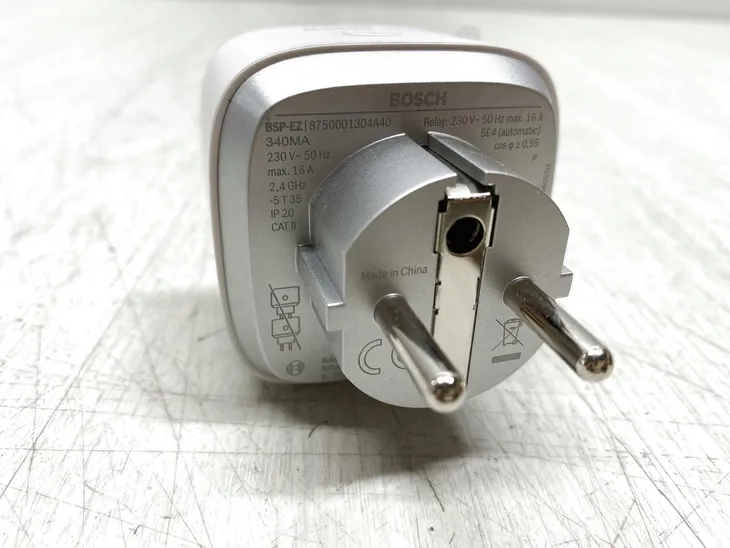 inteligentne-gniazdo-bosch-smart-home-8750001301-stan-opakowania-uszkodzone