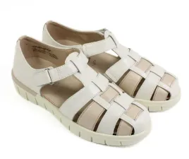 bezowe-skorzane-sandaly-damskie-z-zakrytymi-palcami-caprice-24500-r39