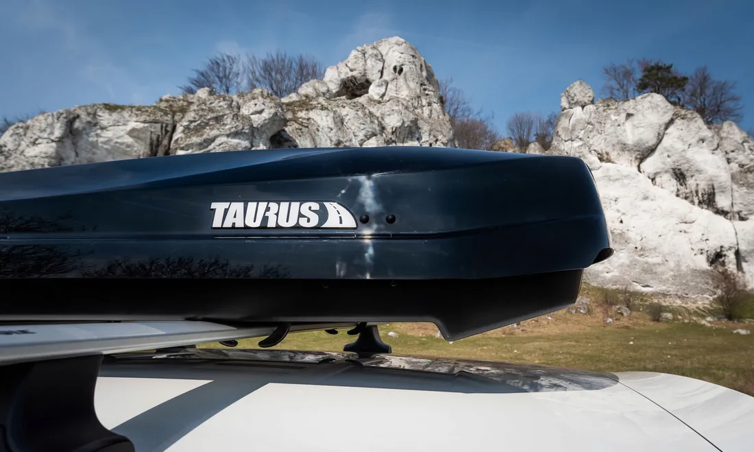 box-dachowy-kufer-taurus-strike-440-czarny-polysk