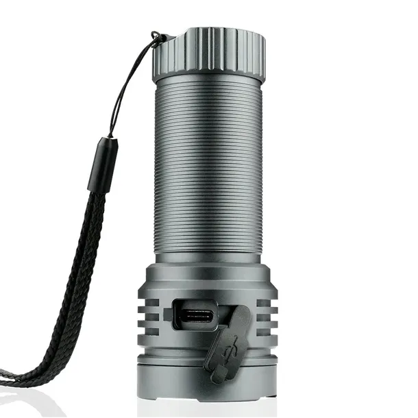 latarka-klasyczna-everactive-3300-lm-led-maksymalna-sila-swiatla-3300-lm