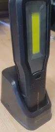 schaffertechnik-latarka-lampa-warsztatowa-led-ze-stacja-ladujaca-800lm-hcjf