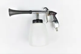 pistolet-do-czyszczenia-tapicerki-i-wykladzin