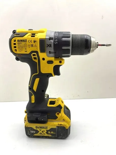 dewalt-dcd791d2-wiertarko-wkretarka-18v-2x2ah-zasilanie-akumulatorowe