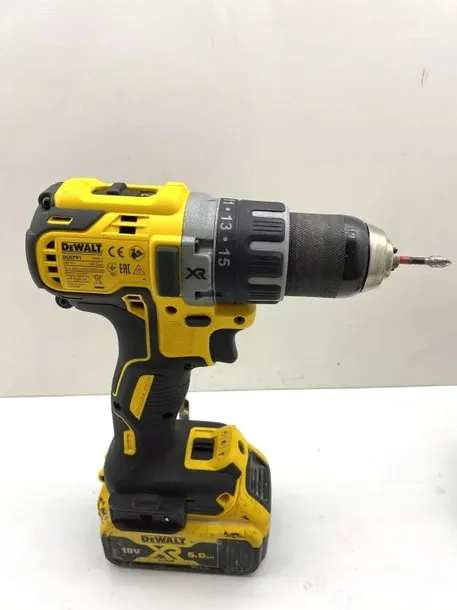 dewalt-dcd791d2-wiertarko-wkretarka-18v-2x2ah-napiecie-v-18-v