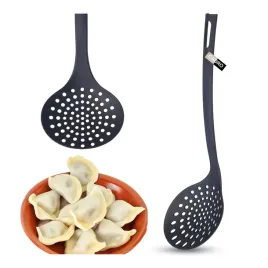 szumowka-lyzka-cedzakowa-cedzak-do-pierogow-plastikowa-czarna-kuchenna-30cm
